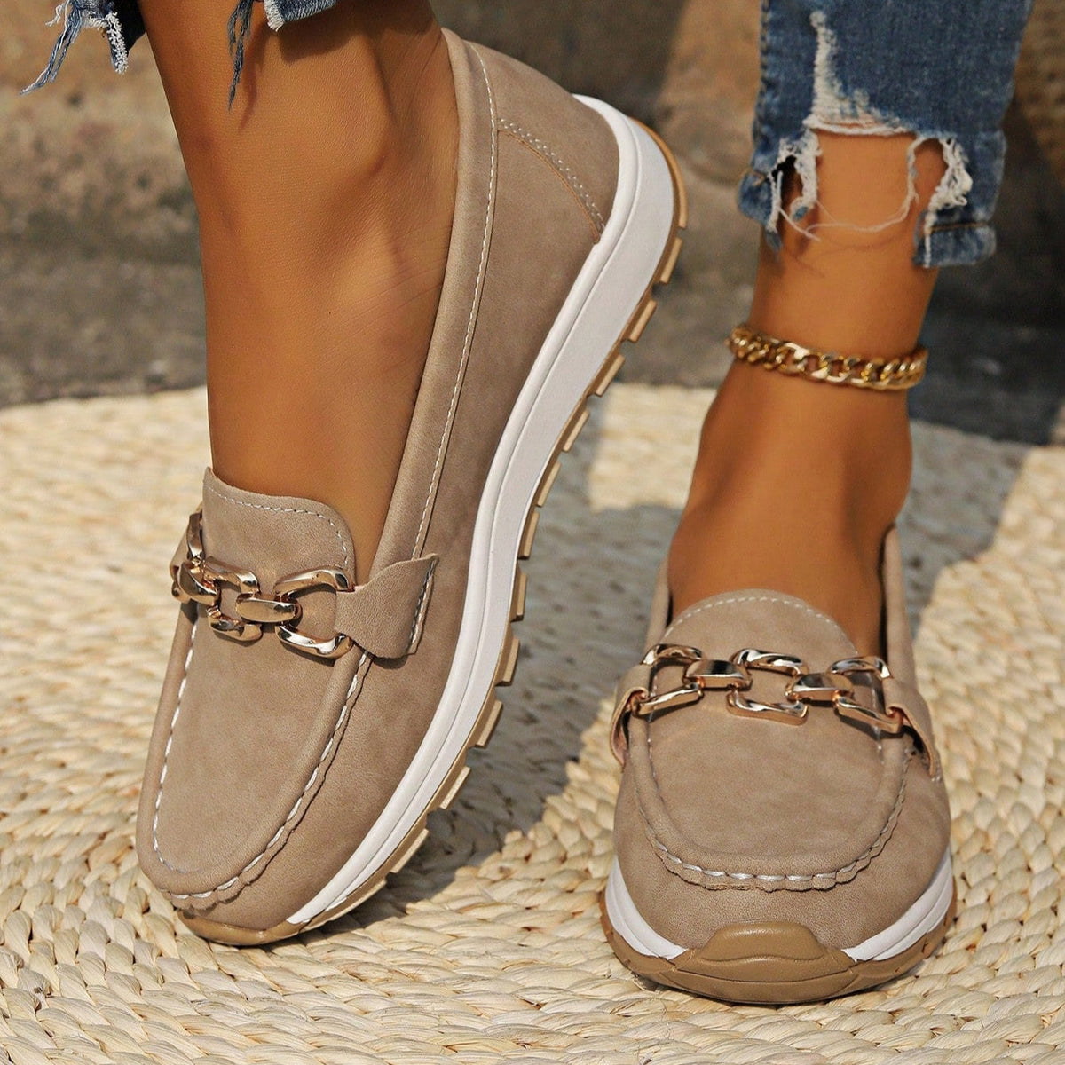 Miriam | Mocassini effetto camoscio con morsetto e suola sneaker - Tortora