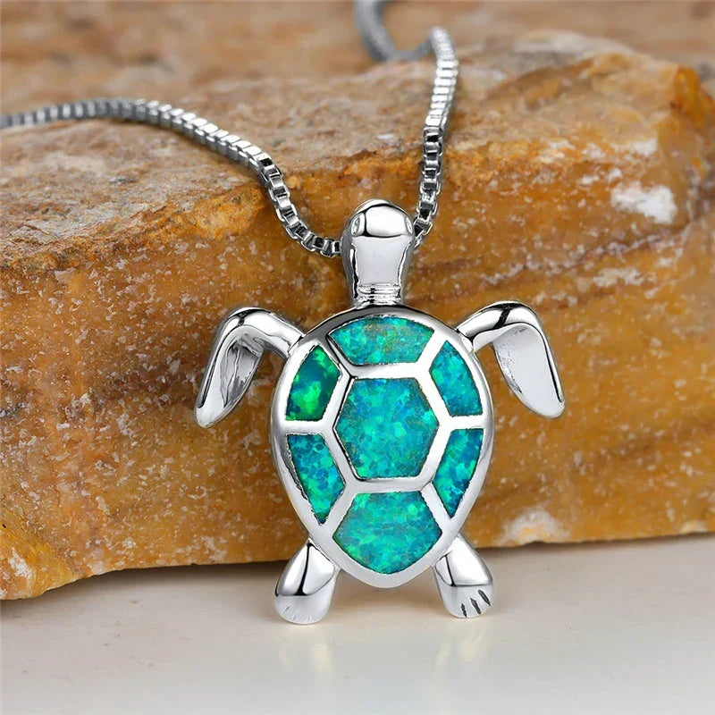 Tosca | Collana con ciondolo tartaruga in opale verde