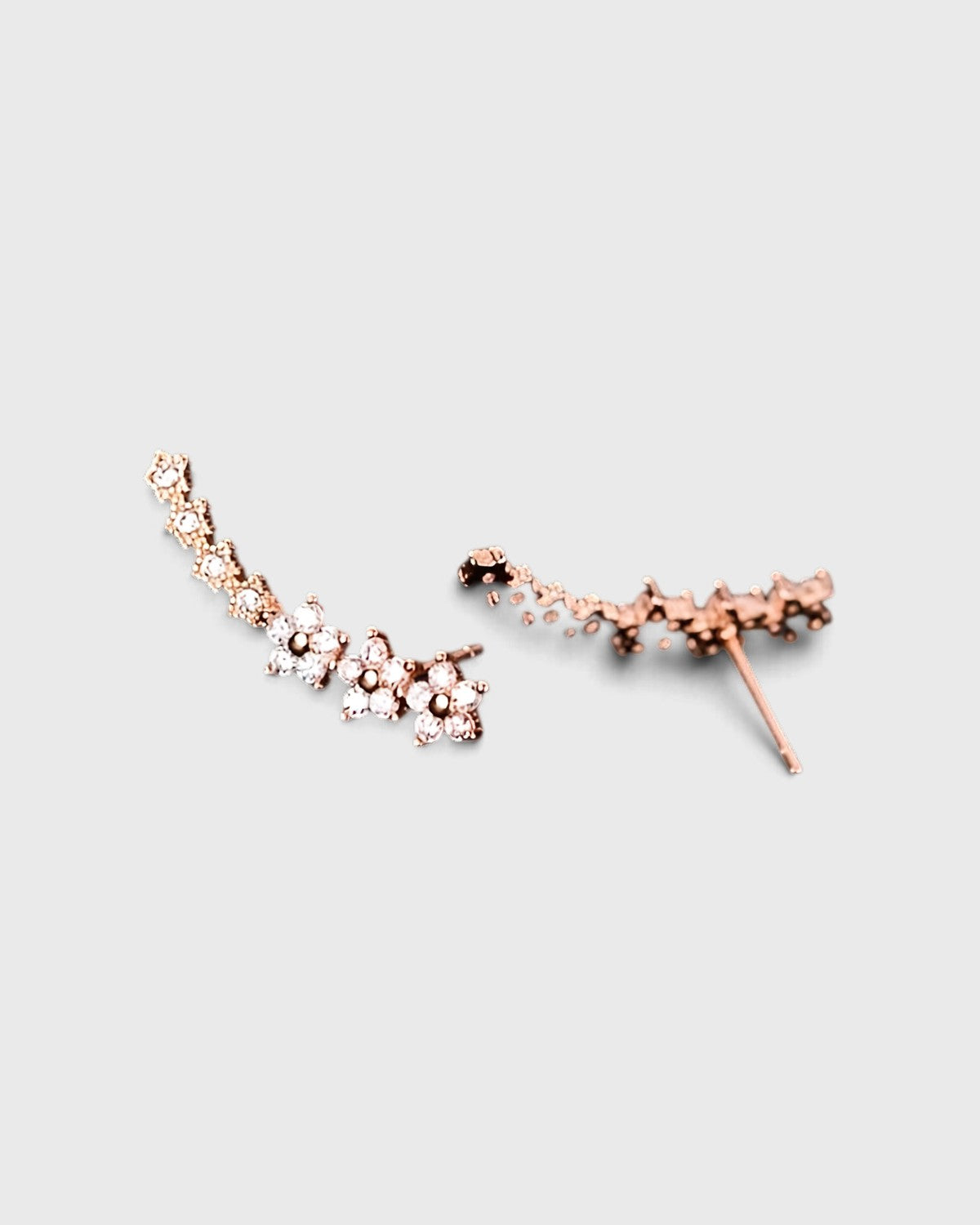 Orecchini a fiore in oro rosa con zirconi