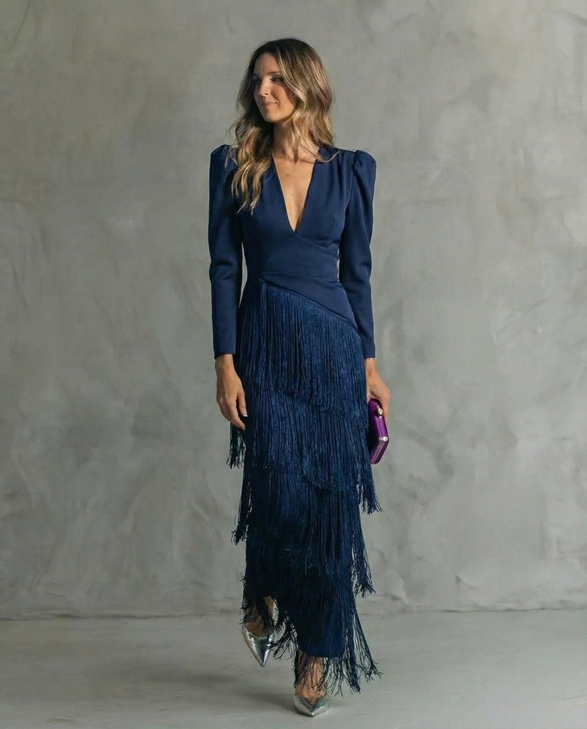 Chiara, vestito lungo con scollo a V e gonna a frange, blu navy