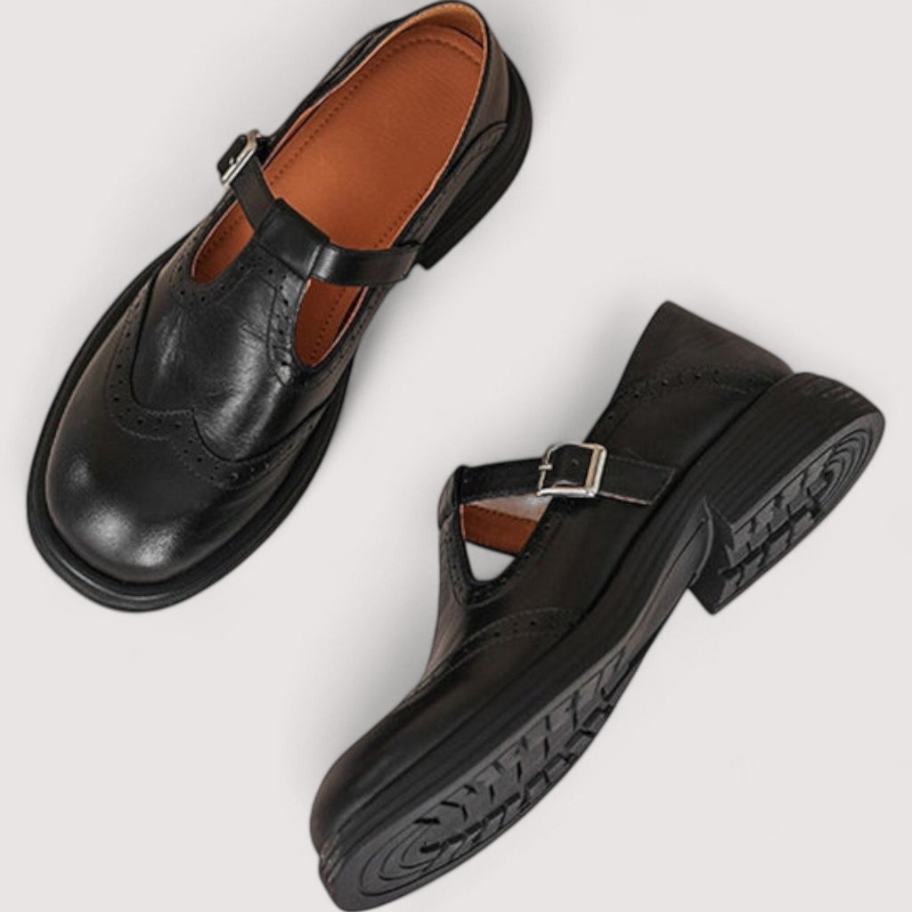 Elisa | Mary Jane stile brogue con cinturino a T - Nero