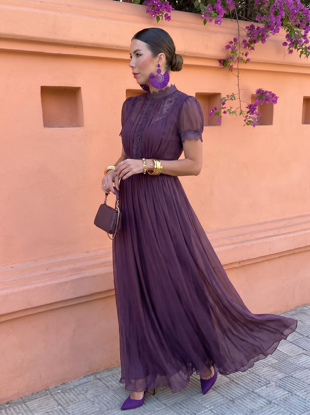 Gaetana, vestito lungo in chiffon con collo alto, melanzana