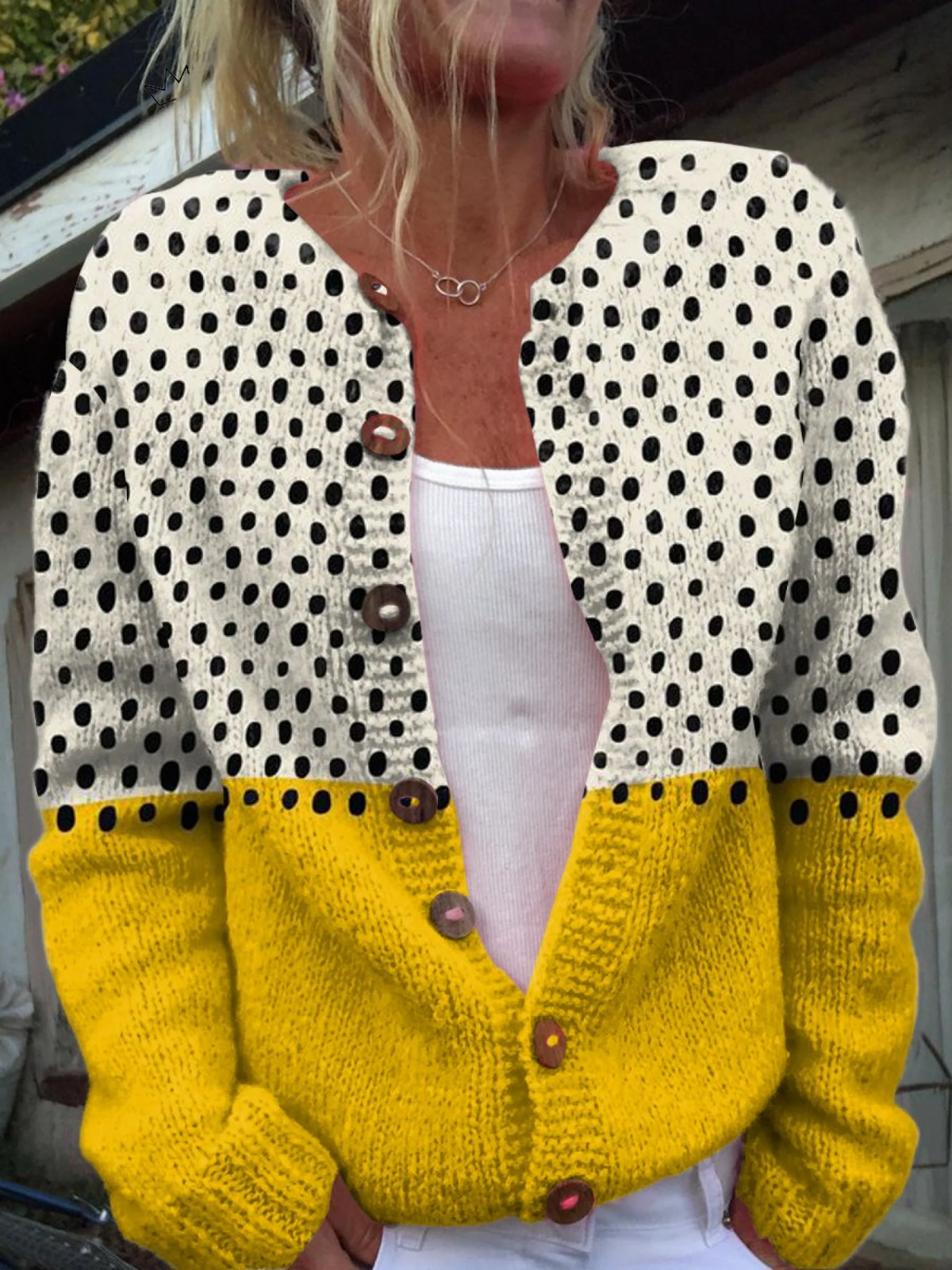 Loredana, cardigan bicolore a pois con bottoni