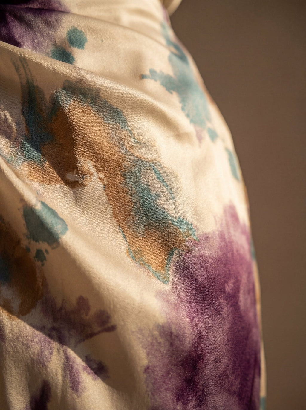 Olivia, vestito midi stampato con scollo a V e cintura, crema e viola