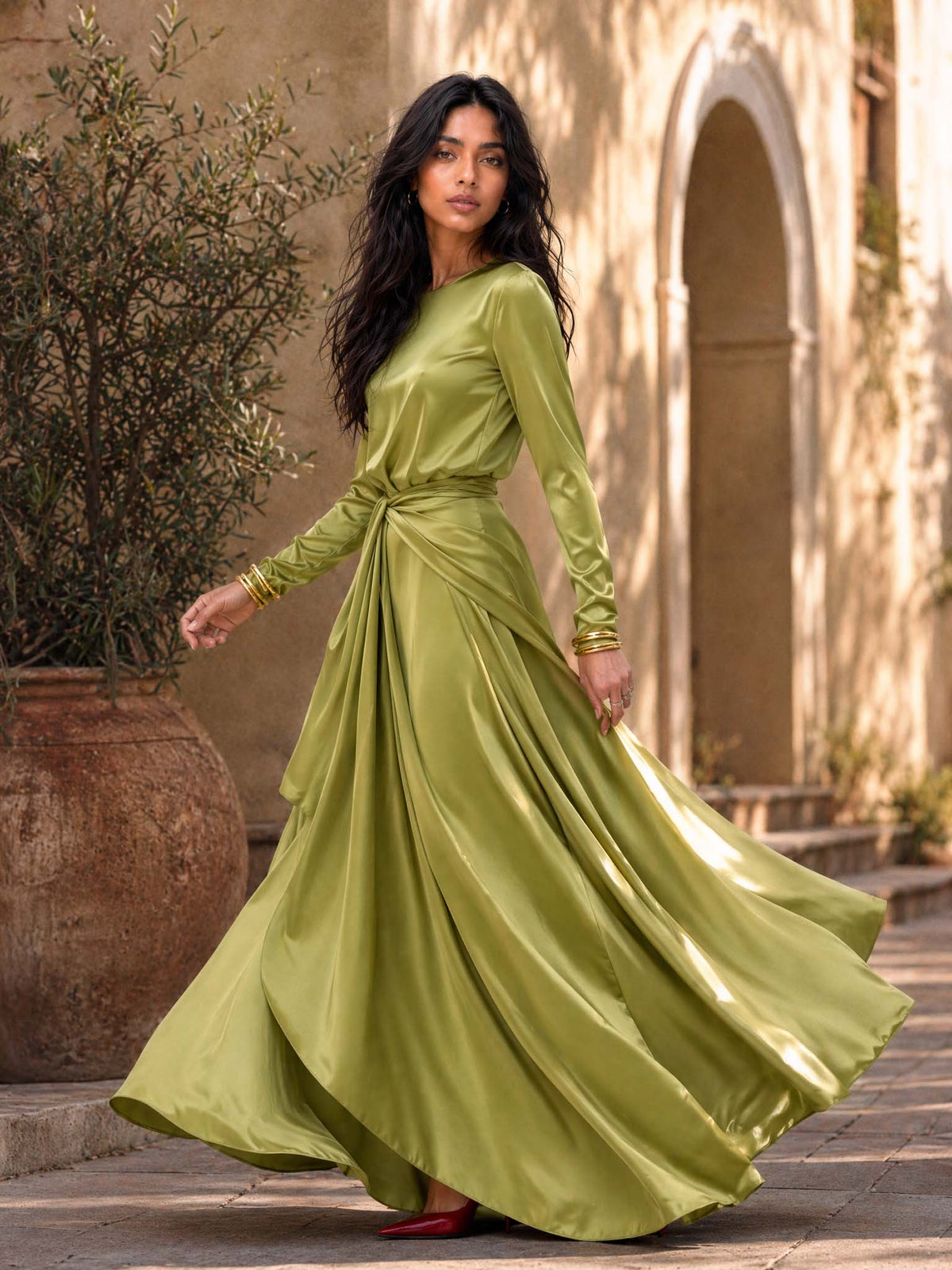 Sveva, vestito lungo effetto raso drappeggiato, verde oliva chiaro