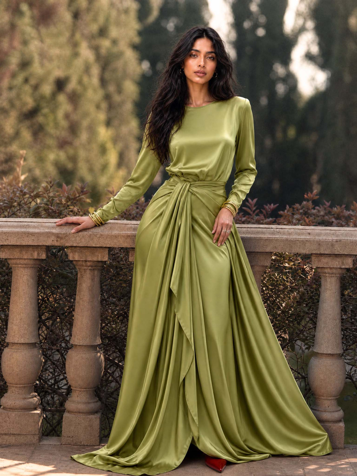 Sveva, vestito lungo effetto raso drappeggiato, verde oliva chiaro