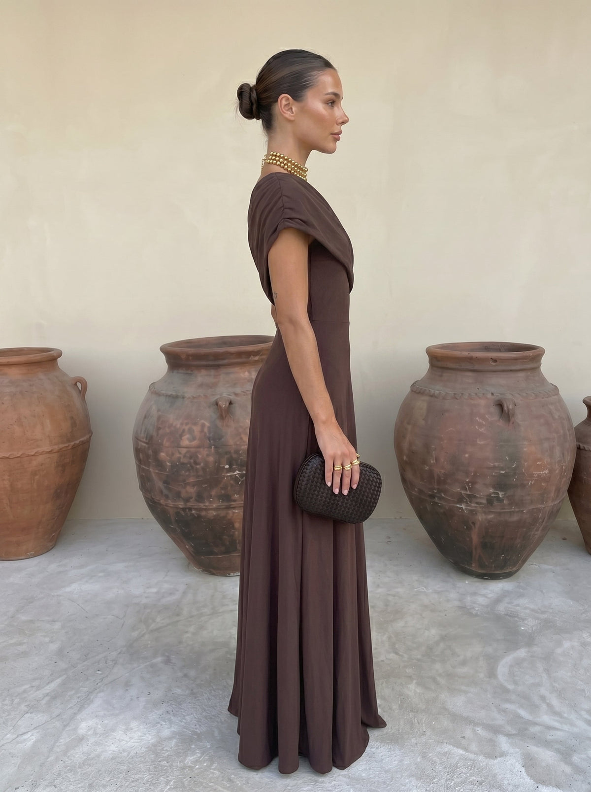 Teodora, vestito lungo drappeggiato, marrone cioccolato